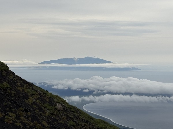 Вид с вулкана Тятя на Кунашире
