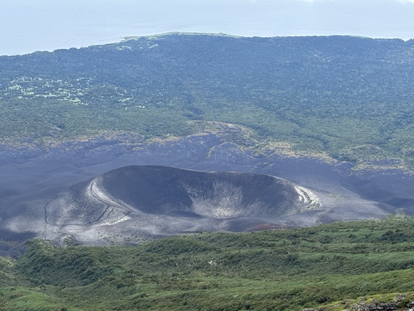 Кратер отважный по пути на Тятю