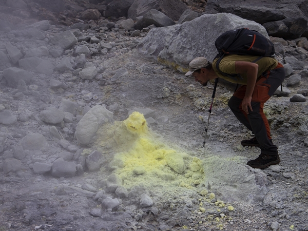 фумарольные поля вулкана Баранского