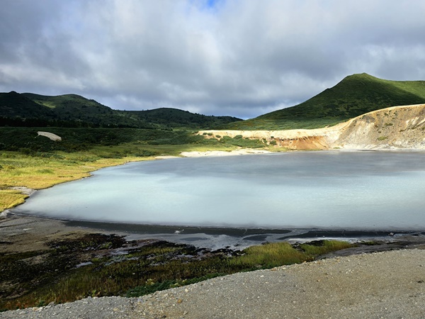 озеро Кипящее на Кунашире