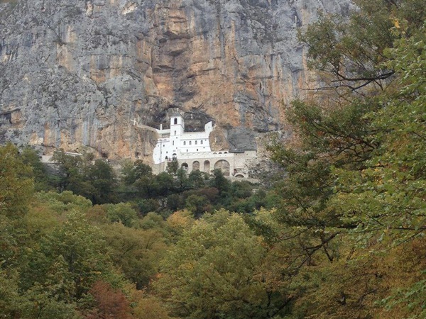 Монастырь Острог в Черногории