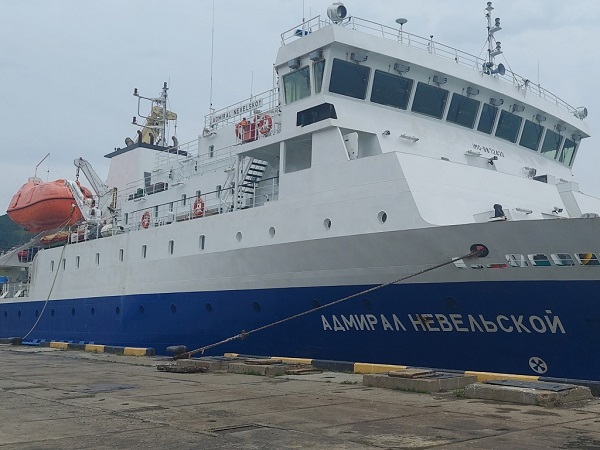 Теплоход Адмирал Невельской