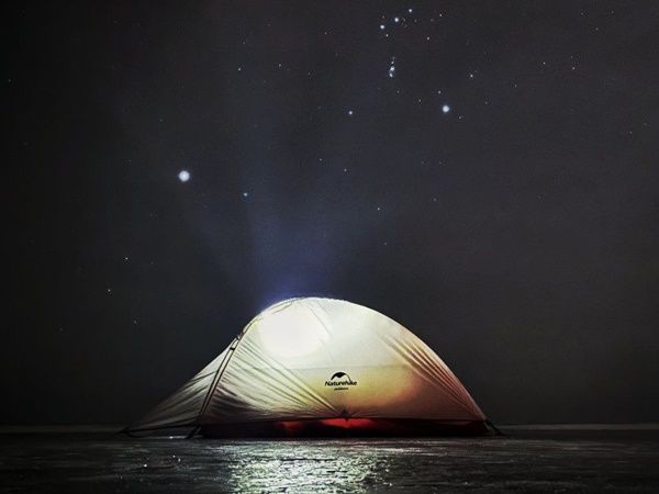 Ночёвка на льду Байкала